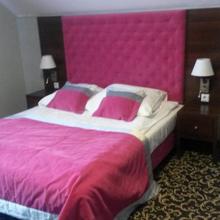 Maxima Hotel Wolanow Bagian luar foto